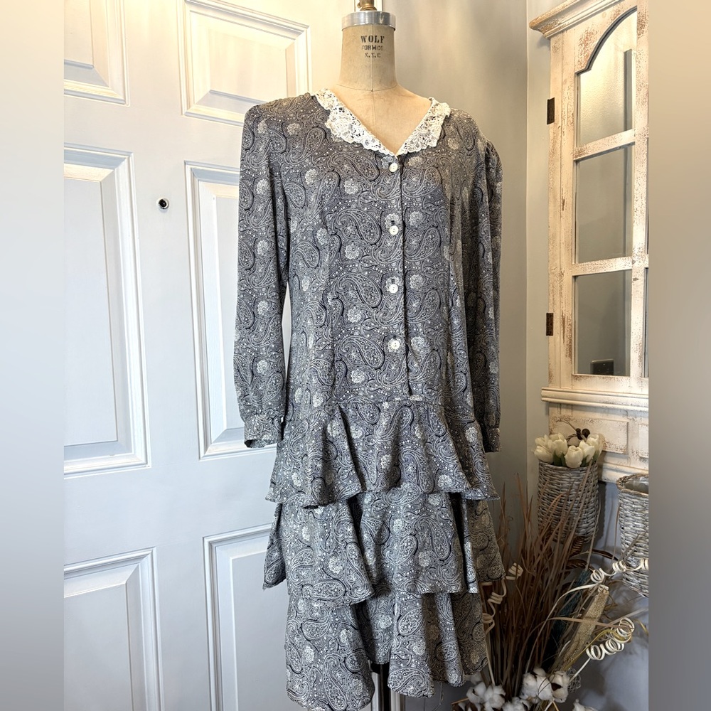 Elegant Vintage Paisley Print Dress w/ Lace Cottage Minimalist Prairie Trad Wife
